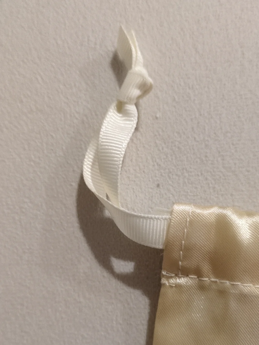 Cream Drawstring Jewelry Bag with Parrot Print